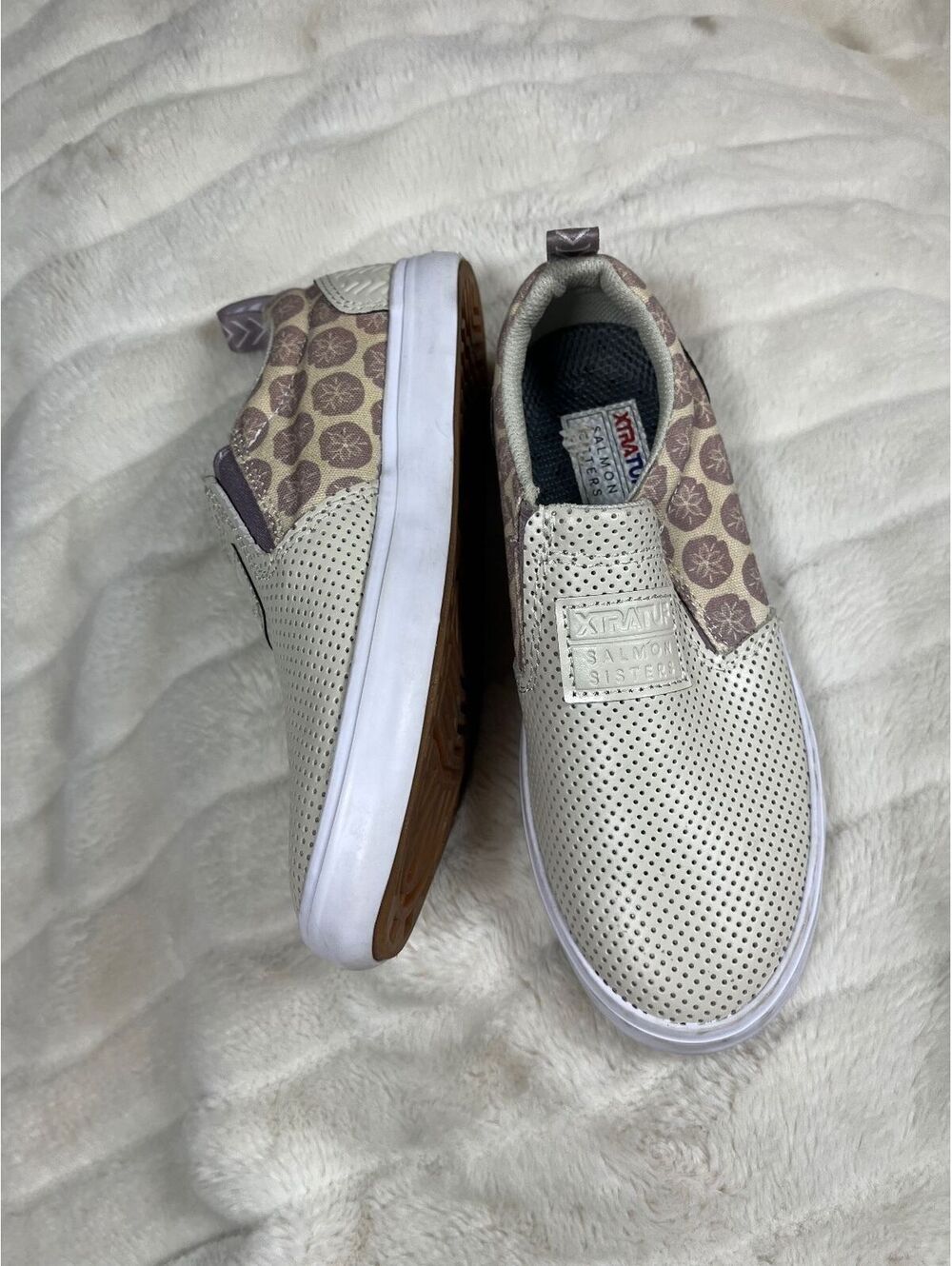XTRATUF Salmon Sisters Women 6 Beige Pink Leather Sand Dollar Slip On Deck Shoes